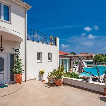 בית נופש Emily *