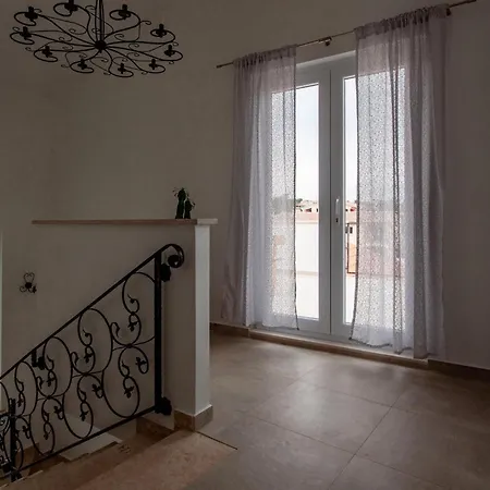 Emily Holiday home *